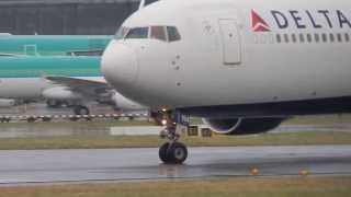 Awesome Delta Boeing 767300 N194DN with Winglets TakeOff from Dublin [upl. by Zigrang]