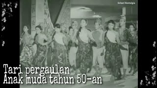 Tari pergaulan anak muda tahun 50an  Asrama Dara  Klasik Indonesia [upl. by Neale623]