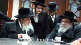 Bluzev Rebbe visiting Belzer Rebbe  Teves 5771 [upl. by Margaux]