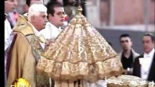 The use of Ombrellino in Papal Liturgy Modern  4 [upl. by Vogeley]