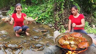 Big crabs in river Crabs curry cooking with egg and eating in forest [upl. by Anerom]