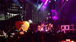 Avril Lavigne and Simple Plan  Addicted  91024 Northerly Island [upl. by Ahtar]