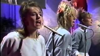 Bananarama  Robert De Niros Waiting live on The Russell Harty Show [upl. by Elden]