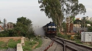 DUST STORM BLAST  SPEEDING KURLA EXPRESS 11014 AT CRLM [upl. by Golding]