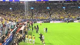 Ovación a Messi de colombianos y argentinos en la final de la Copa América 2024 [upl. by Riehl]