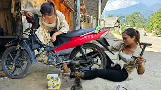 Genius girl went to school to help the teacher charge the battery and fix the young mans motorbike [upl. by Nosduj]