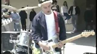 Green Day tocando quot1000 Hoursquot en un colegio secundario 1990 [upl. by Notlef]