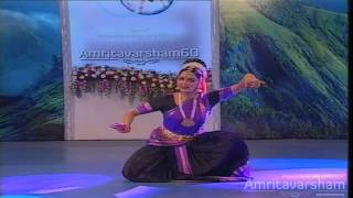 ManikyaVeenam Upalalayantheem Dance by Manju Warrier  Amritavarsham60 [upl. by Osithe856]