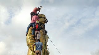 Bangladesh protesters vandalise former leaders statue as military takes control  AFP [upl. by Agathe]