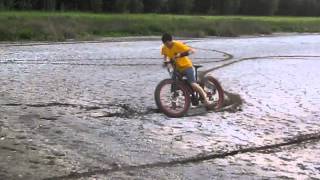 Biktrix Juggernaut fat bike quotracequot on dried lake [upl. by Mimajneb87]