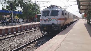 Bhadra ie Hubballi WAP7 37693 hauled 17321  Vasco  Jasidih Express skipping Ballari Cantt H [upl. by Nwahsear21]