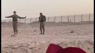 El video viral de las soldados de Israel y los de Egipto bailando en la frontera [upl. by Ydroj]