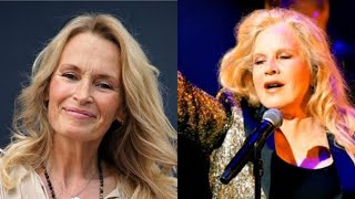 Estelle lefébure présente au concert de Sylvie Vartan elle surprend tout le monde [upl. by Akima]