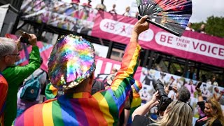 Hunderttausende besuchen CSD in Berlin [upl. by Noirod]