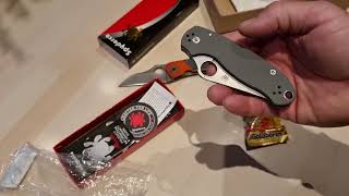 Unboxing Spyderco Para 3 MAXAMET [upl. by Robinette]