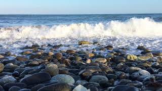 Sonido del mar contra las piedras  piedras moviéndose sonido quotcrujientequot HD Muy relajante [upl. by Finkelstein]