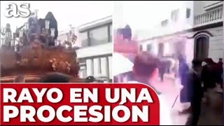 SEMANA SANTA  Un RAYO cae en MEDIO de una PROCESIÓN en CÁDIZ [upl. by Eneri]