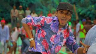 Robinio Mundibu  4 Lettres Official Video [upl. by Westleigh734]