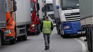 Les routiers de lEst contre le salaire minimum français et allemand [upl. by Nawor]