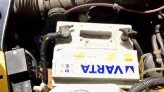 PKW Batterie Test mit Multimeter Startbatterie testen Autobatterie prüfen Peugeot 205 Anleitung [upl. by Eirok]