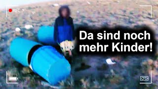 Polizisten entdecken vermisste Kinder die auf dem Gelände des Triebtäters versteckt sind [upl. by Coulson]