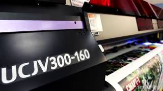 УФплоттер Mimaki UCJV300  выборочная печать лаком [upl. by Aciretal]