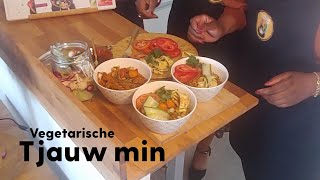 Surinaamse bami Tjauw Min vegetarisch van de SuriMAMs  recept Allerhande [upl. by Yesnik]