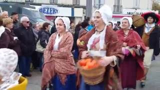 Marchés de Noël foires aux santons en Provence [upl. by Eerdna]