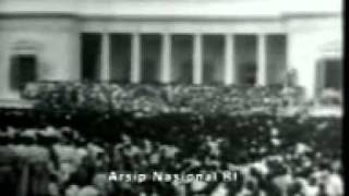 Indonesias first president Soekarnos speech in front of the Indonesian people [upl. by Hnacogn]