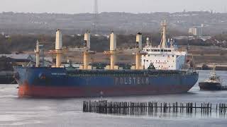 Bulk carrier leaving the Tyne [upl. by Motch27]