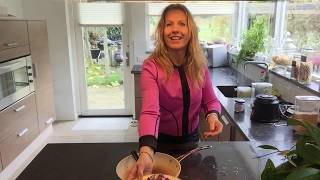 Powervrouw recept 1 Bananen pannenkoeken met kwark en fruit [upl. by Ingold645]