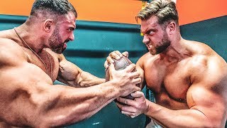 Bodybuilder vs American Football Zu krass beim Training missbraucht  Stofftiere [upl. by Rivers]