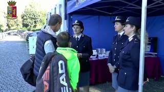 I bambini a quotscuolaquot con la Polizia scientifica [upl. by Aneret]