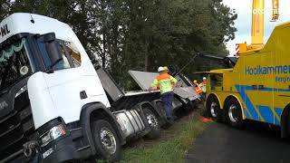 Vrachtwagen met betonelementen in vangrail op A28 [upl. by Zarihs]