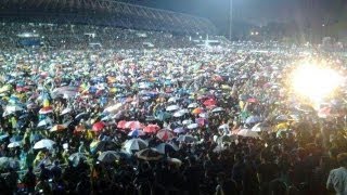 08 May 2013  Crowd Singing Malaysias National Anthem  NEGARAKU at Kelana Jaya Stadium [upl. by Akeimat436]