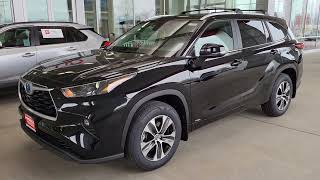 2023 Toyota Highlander HYBRID XLE AWD in Midnight Black Metallic [upl. by Sulrac401]