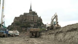 MontSaintMichel la future passerelle prend forme [upl. by Nylodnewg]