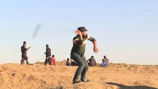 Des Palestiniens à Gaza manifestent à la frontière avec Israël [upl. by Ahsital18]