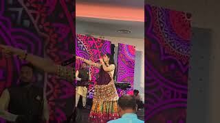 Geeta rabari vs dhol wale a mezic geetarabarisong geetarabari garba singga galliyan [upl. by Ydderf]