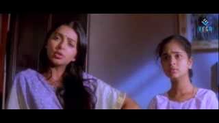 Bhumika Comedy With Mahesh Babu amp his family  Okkadu Movie [upl. by Elwee]