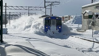 雪煙をあげてキハ183系特急オホーツク、ライラック、ハマナス編成宗谷、カムイ、ノースレインボーエクスプレスが妹背牛駅を通過する JR北海道函館本線］函館本線JR北海道オホーツク特急 [upl. by Onez]