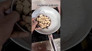 Soybeanpakodarecipeviraldesi 😋soyabean pakoda recipe shorts new style snacks rajuchef [upl. by Ahsratal]