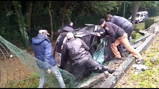 Carro capota em acidente e só para dentro do Jardim Botânico [upl. by Nelrsa]