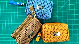 طريقة عمل محفظة بالبلاستيك الكنافاه plastic canvas wallet [upl. by Peti]