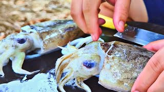 Cooking Cuttlefish in black ink sauce [upl. by Flita]