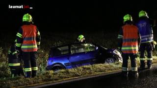 Mopedauto bei Unfall in Marchtrenk überschlagen [upl. by Notnek35]