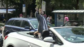 Papp Guardiola Sein erster Tag in München [upl. by Hsirahc]