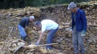 Rénovation de murs et cabornes en pierres sèches [upl. by Enert]