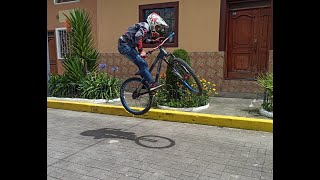 CÓMO HACER BUNNY HOP BARPSIN EN 6 PASOS MTB  HOW TO DO BUNNY HOP BARSPIN IN 6 STEPS  MTB [upl. by Nilla279]