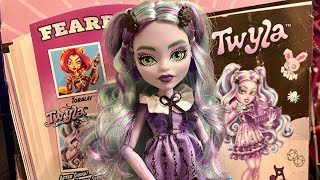 MONSTER HIGH G3 FEARBOOK TWYLA DOLL REVIEW AND UNBOXING [upl. by Ainala245]